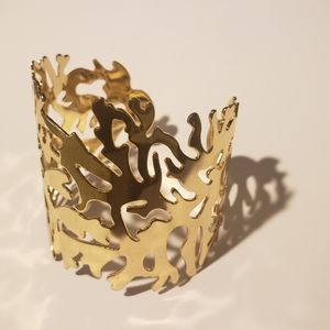 Mermaid bliss! Coral motif gold tone cuff bracelet